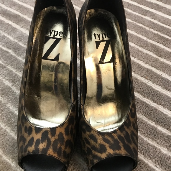Type Z Shayla Animal/Leopard Open Toe Platform - Picture 2 of 8